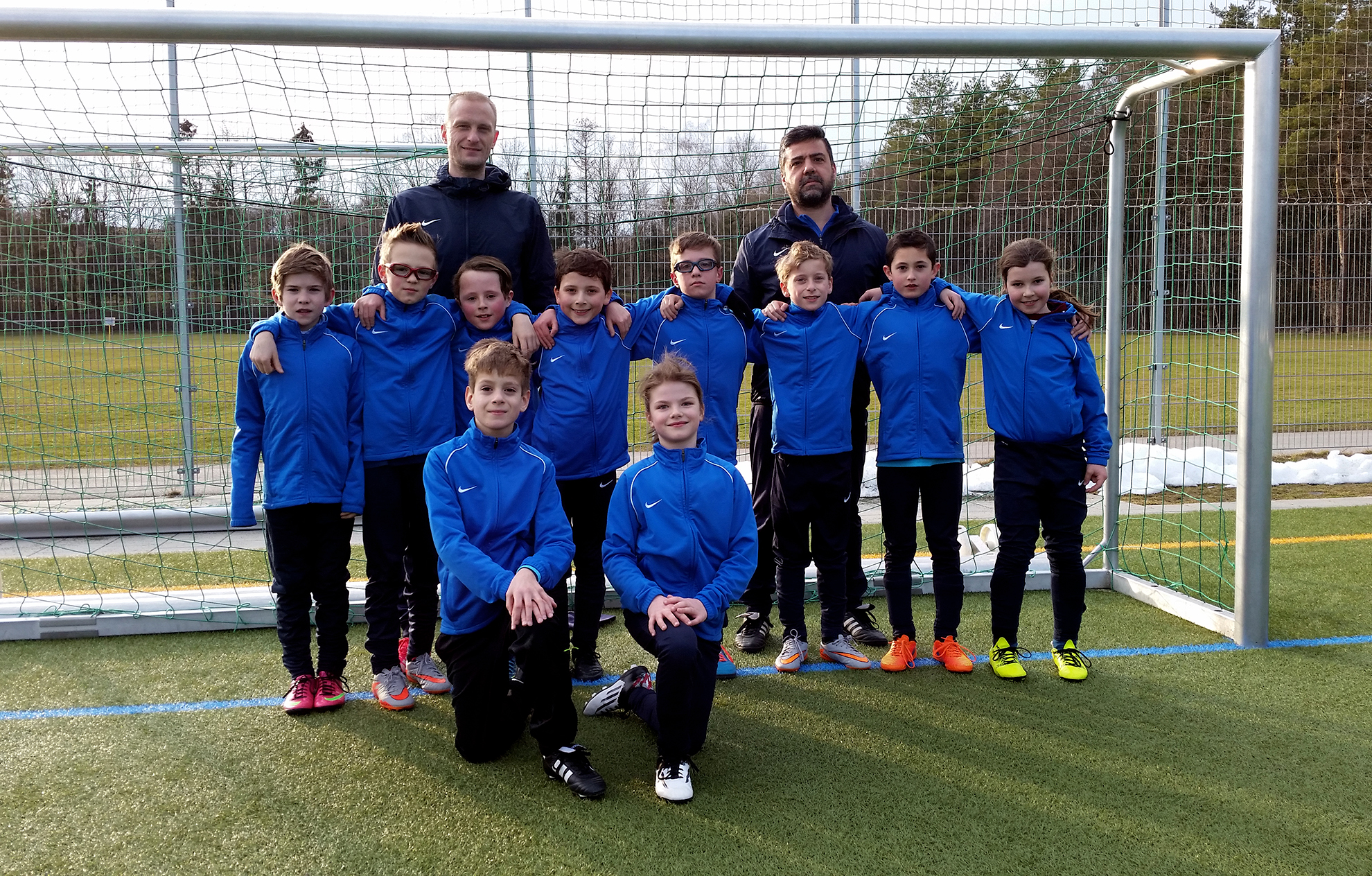 Die Praxis von Fr. Dr. Jana Wachter sponsort die E2-Junioren vom ASV Dachau