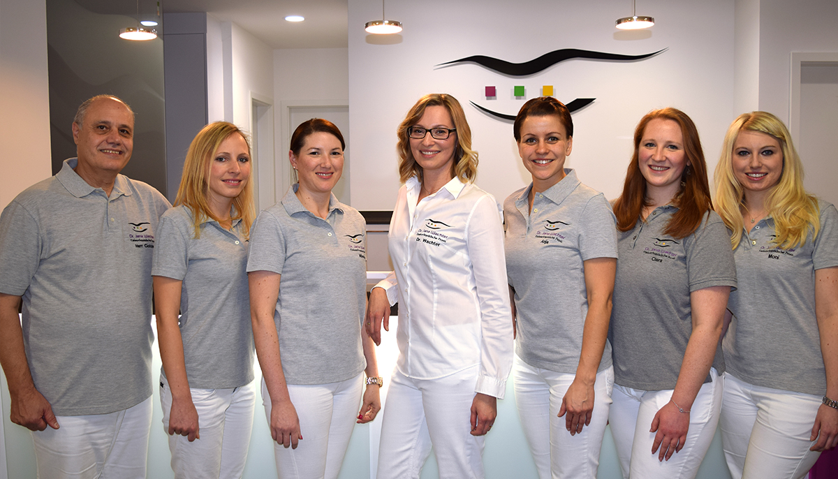 Praxisteam der kieferorthopädischen Praxis Dr. Jana Wachter in Karlsfeld bei München